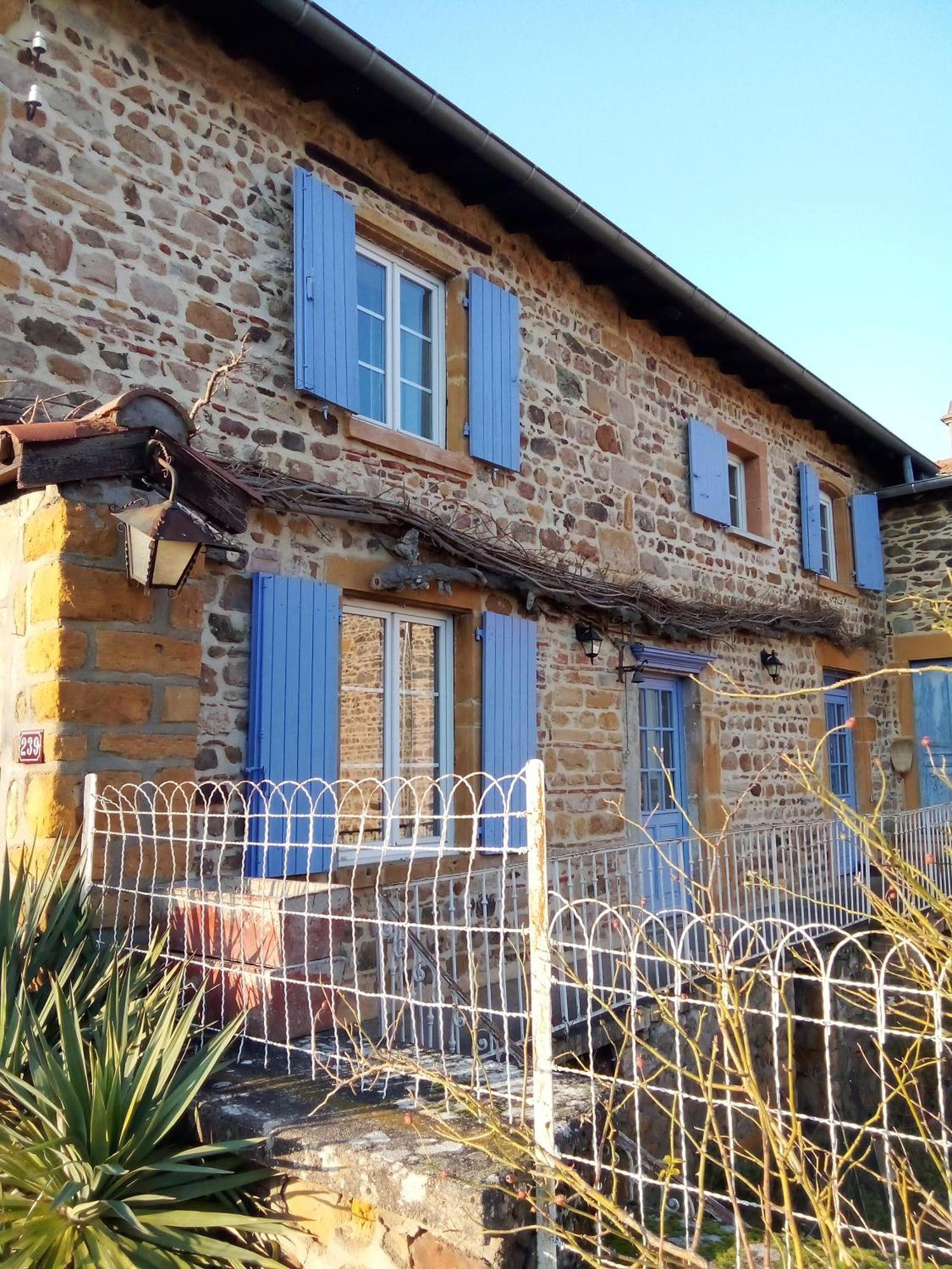 Chez Steph Saint-Germain-Nuelles Exterior foto